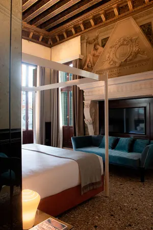 Eight Venezia