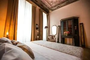 Soprarno Suites